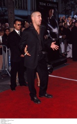 Колин Фаррелл, Саманта Мортон, Том Круз (Colin Farrell, Samantha Morton, Tom Cruise) Premiere of "Minority Report" Ziegfeld Theater in NYC, 17.06.2002 (22xHQ) OFGUbNF5