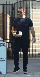 Jeremy Piven - Grabs a coffee and a green drink at Alfreds, Los Angeles, CA - 30 August 2017