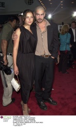 Колин Фаррелл, Амелия Уорнер (Colin Farrell, AMELIA WARNER) at the Los Angeles premiere of American Outlaws, 14.08.2001 (20xHQ) UYD77Yth